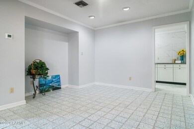 8-web-or-mls-501 Briargate Circle-4