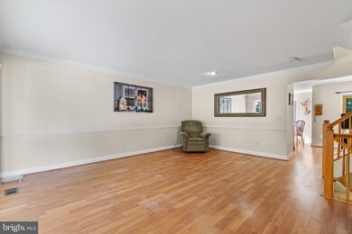 10632 Alison Dr, Burke, VA 22015 - photo 3