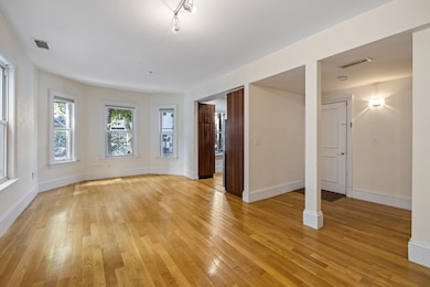 515 Green St unit 2, Cambridge, MA 02139 - photo 3