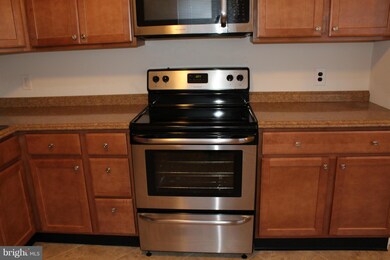 2471 Vineyard Ln, Crofton, MD 21114 - photo 3