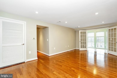 4079 S Four Mile Run Dr unit 402, Arlington, VA 22204 - photo 7