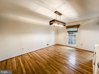 2440 Carey Ln, Vienna, VA 22181 - photo 7