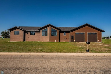 204 3rd St NW, Gwinner, ND 58040 - photo 2