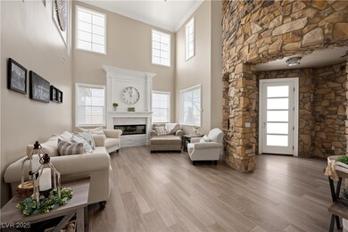 Lovely rock detail on the rounded foyer w/ frosted