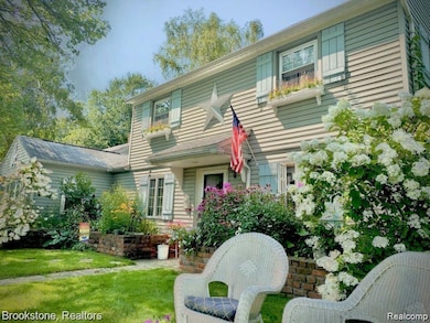 7146 Arrowood Dr, West Bloomfield, MI 48324 - photo 2