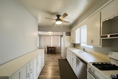 315 N Maple Ave, Roxana, IL 62084 - photo 7