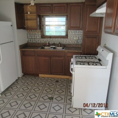 211 W Washington Ave, Copperas Cove, TX 76522 - photo 6