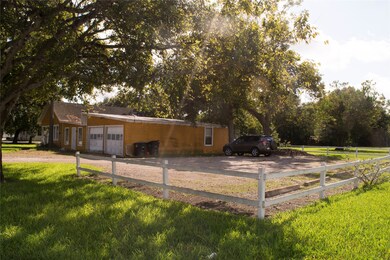 2320 Mustang Rd, Alvin, TX 77511 - photo 3