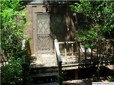 LARGE DECK IN REAR