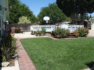 578 N 6th St, Central Point, OR 97502 - photo 5