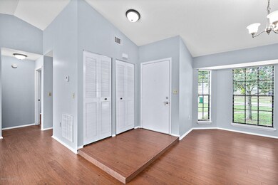 6437 Fairchild Ave., Cocoa, Fl 32937-Din