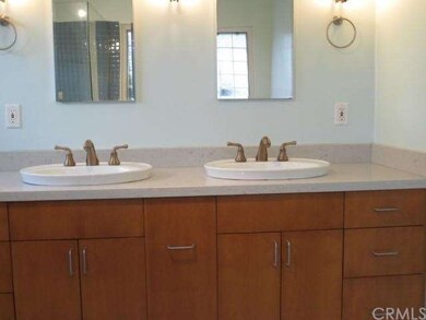 Master with Dual Sinks