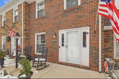 556 Pamlico St, Columbus, OH 43228 - photo 3