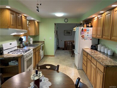 All Kitchen Appliances Stay!