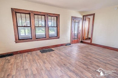 8258 N Dixie Hwy, Newport, MI 48166 - photo 4