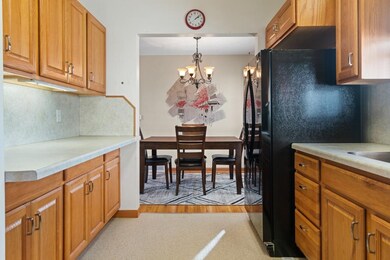 613 S Division St, Cedar Falls, IA 50613 - photo 7