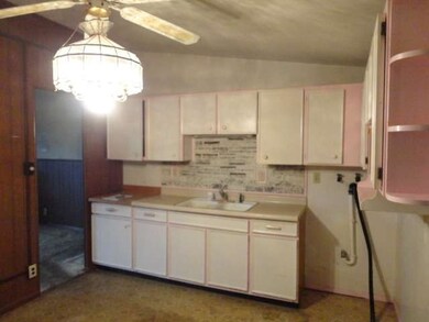 102 Del Rio Rd, Carpentersville, IL 60110 - photo 3