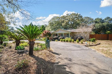 422 Cody Rd S, Mobile, AL 36695 - photo 2