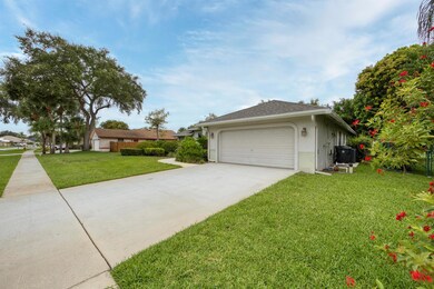 13676 Folkestone Ct, Wellington, FL 33414 - photo 6
