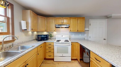 22 Poplar St, Old Orchard Beach, ME 04064 - photo 4