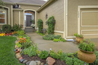 1524 Ventnor Ln, Raymore, MO 64083 - photo 5