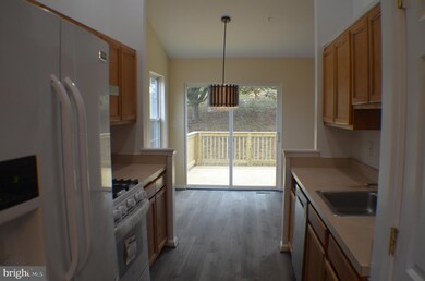 1610 Shady Glen Dr, District Heights, MD 20747 - photo 3