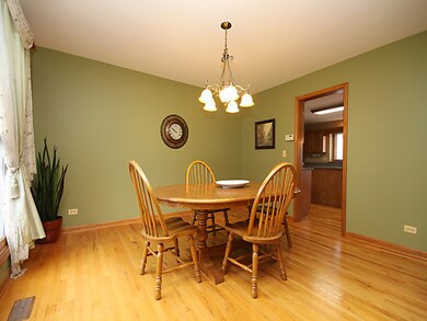 2107 High Meadow Rd, Naperville, IL 60564 - photo 3