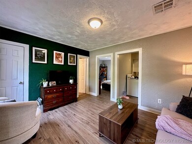 LIVING ROOM - RECENTLY PAINTED