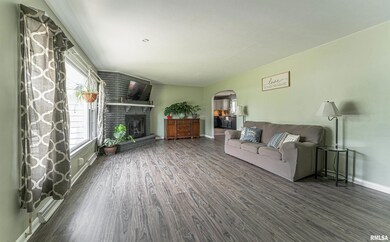 1614 N Ottawa St, Lincoln, IL 62656 - photo 2