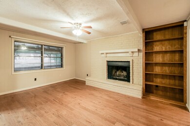 353 Dawn Hill Dr, Friendswood, TX 77546 - photo 5