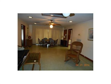 Den/Family/Great Room. Den/Breakfast Room