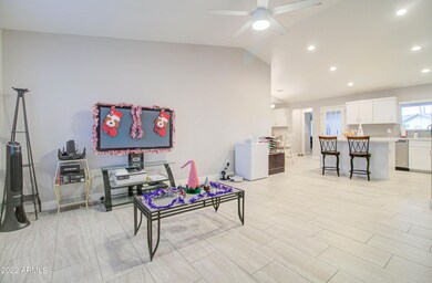 3010 N Arrowhead Dr-11