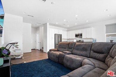 Open family room/kitchen combo