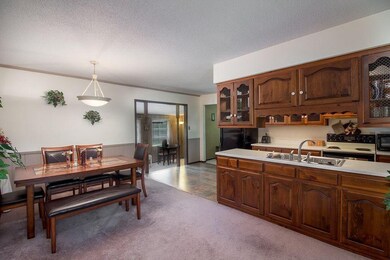 209 W Charter Dr, Muncie, IN 47303 - photo 7