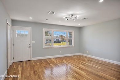 18 Bolingbroke Dr, Toms River, NJ 08757 - photo 7