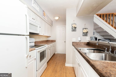 1348 Surrey Ln SW unit 1348, Marietta, GA 30008 - photo 3