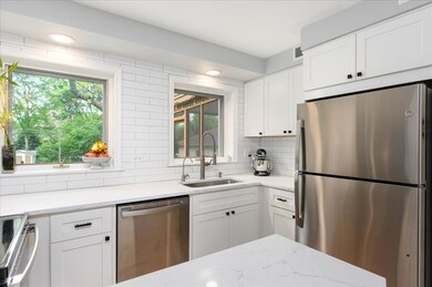 153 N Avon Rd, Elmhurst, IL 60126 - photo 7