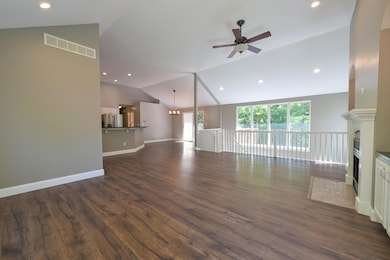 Living Room pic 5