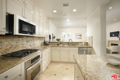 143 N Arnaz Dr unit 204, Beverly Hills, CA 90211 - photo 3