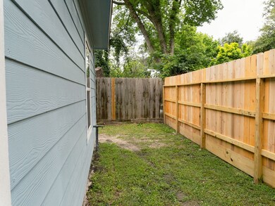 420 Hohldale St unit A, Houston, TX 77091 - photo 3