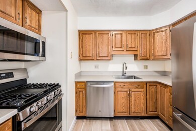 610 Springbrook Cir, Portsmouth, NH 03801 - photo 4