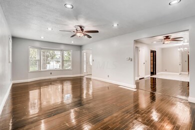 222 Dunbarton-006-4-Living Room-MLS_Size