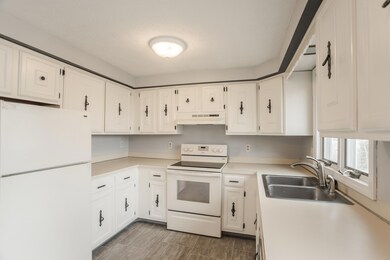 1372 Post Rd 1C, Wells
