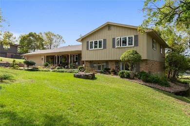 4311 Fox Meadow Dr SE, Cedar Rapids, IA 52403 - photo 2