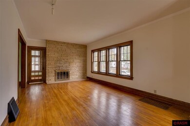 818 Baker Ave, Mankato, MN 56001 - photo 2