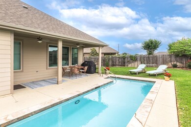 There is a resting bench in the pool at the halfway mark, perfect spot for getting sunshine.