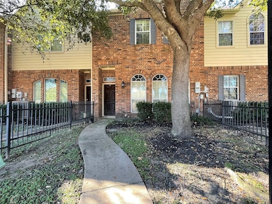 2847 Misty Heath Ln, Houston, TX 77082 - photo 5