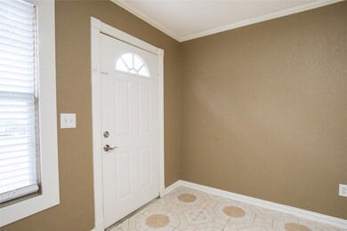607 W Adoue St, Alvin, TX 77511 - photo 6