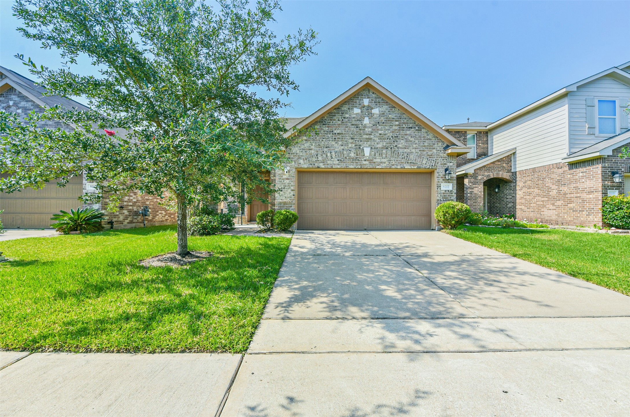 9111 Fuqua Ridge Ln, Houston, TX 77075 - photo 2