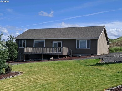 3115 E 13th St, the Dalles, OR 97058 - photo 2
